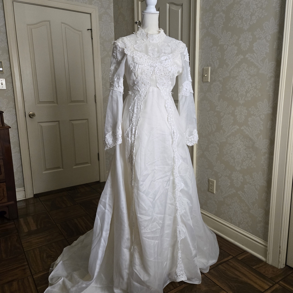Vintage White Lace Wedding Dress